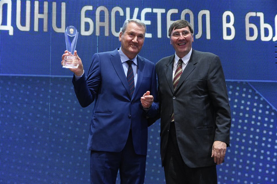 FIBA representatives honored native basketball